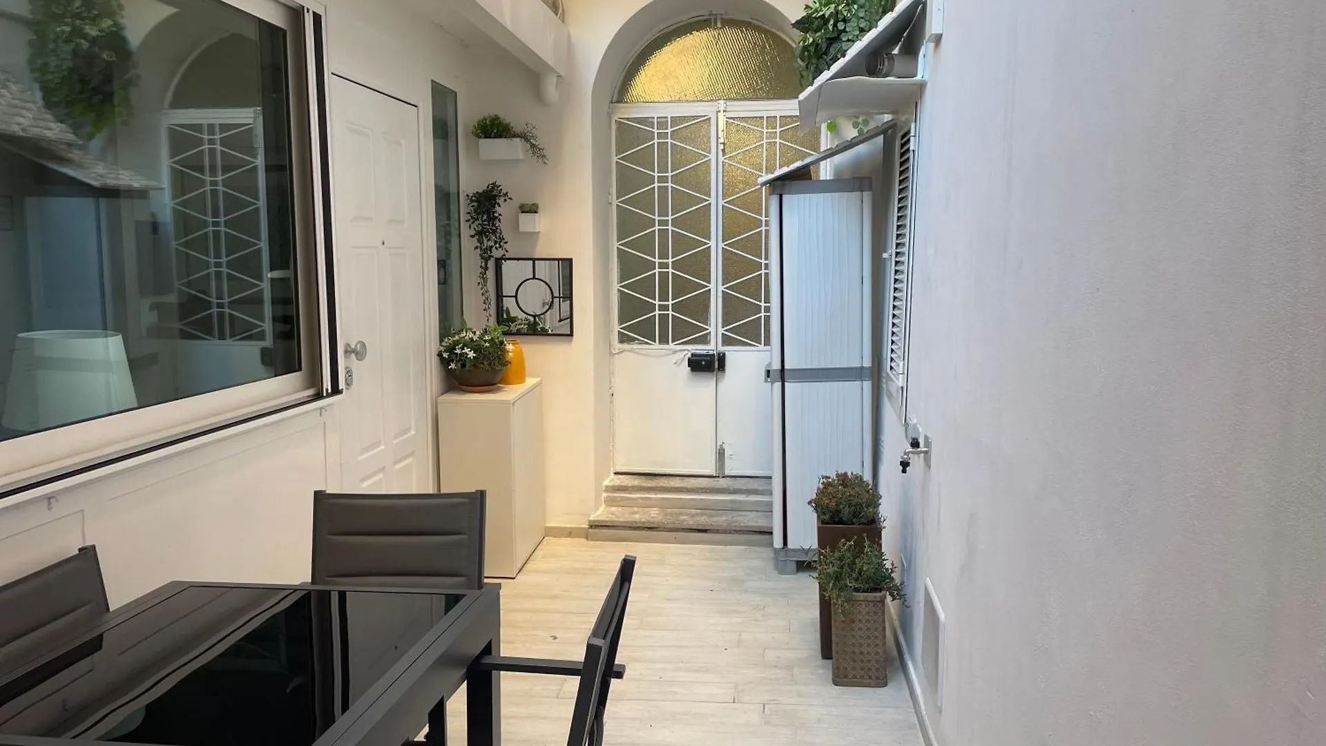 Divine Terrace Stylish Apartment St Peter Rome 0*,  Italië